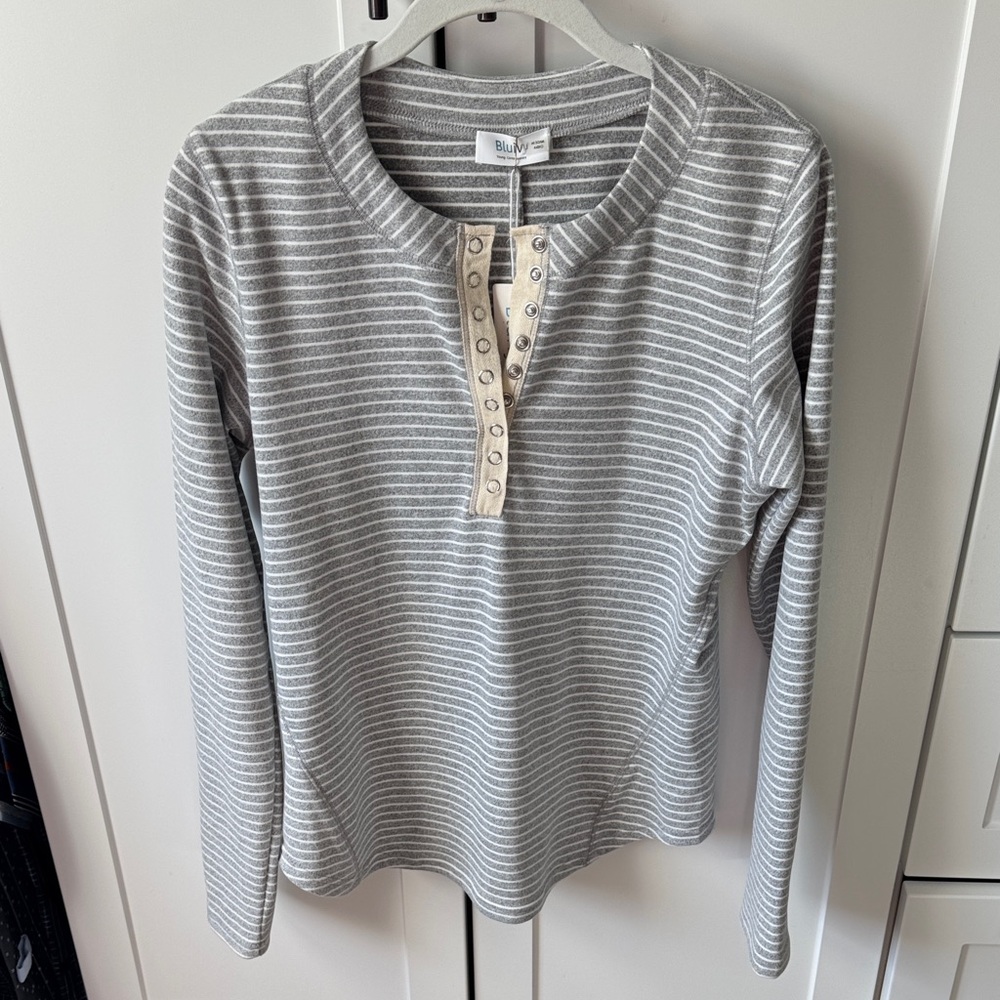 Bluivy Gray and white Striped Long Sleeve Tee